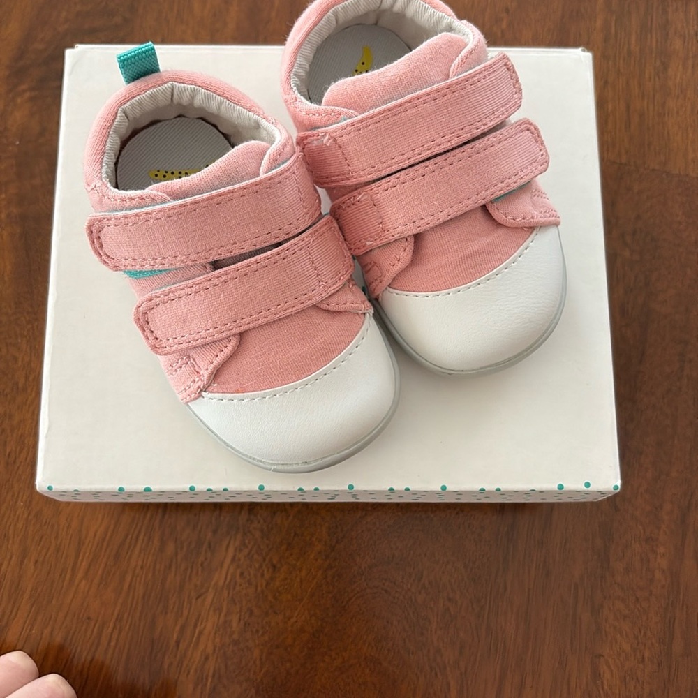 Ten Littles First Walkers baby shoes size 4 pink